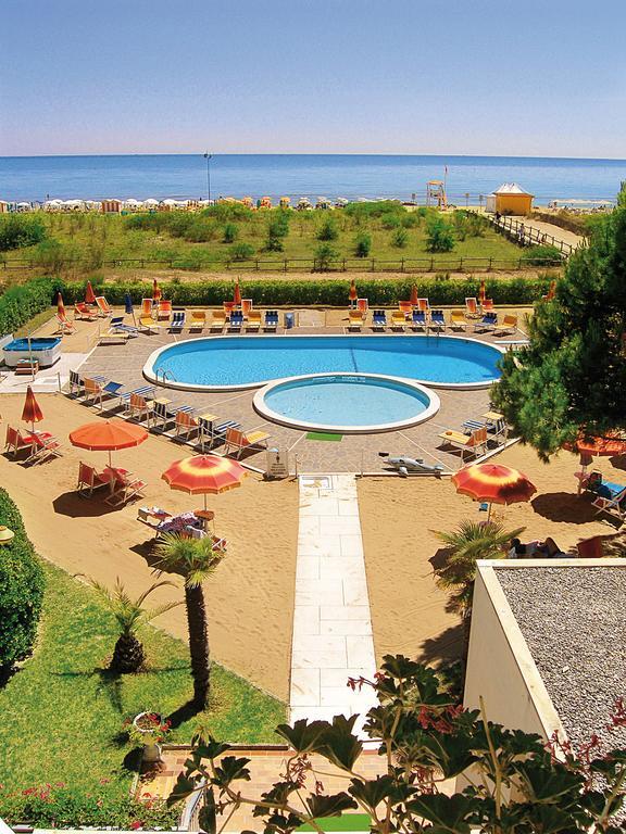 Hotel Bertha Fronte Mare Τζεσόλο Λίντο Εξωτερικό φωτογραφία